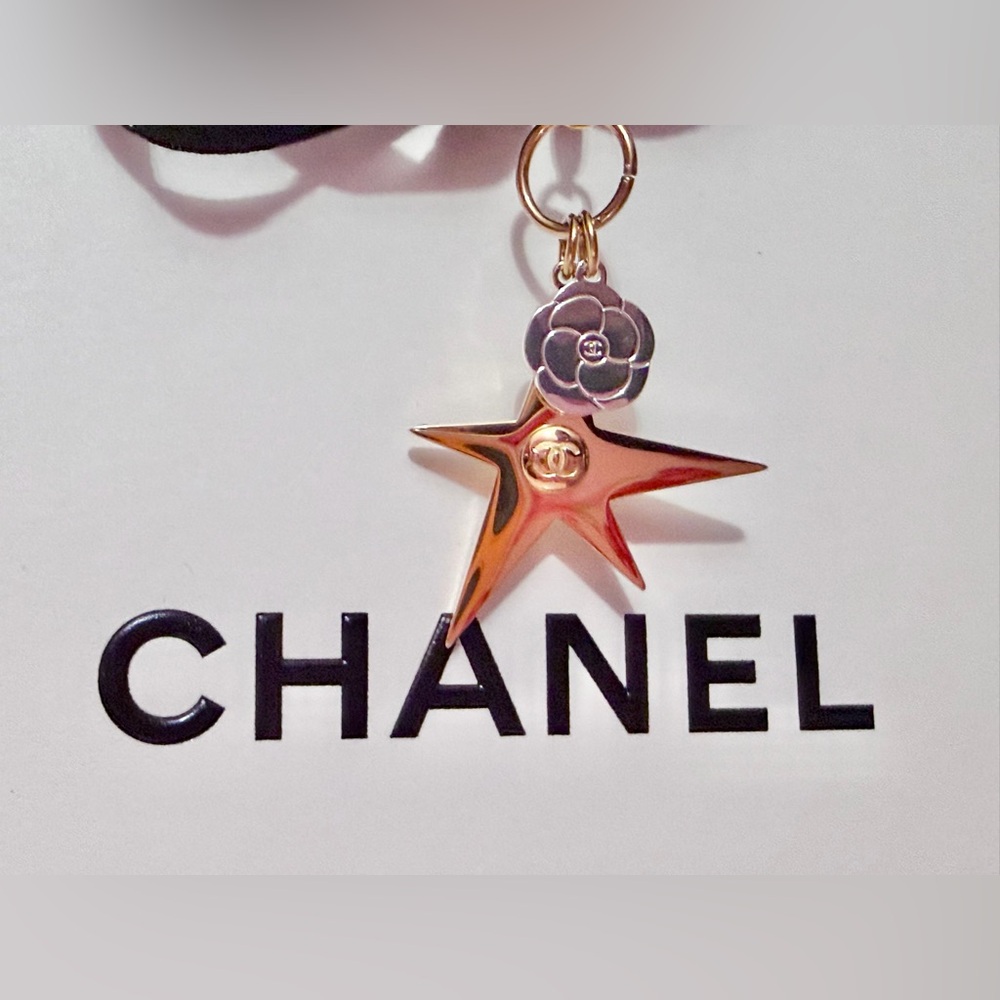 Chanel Fragrance Gift Bag & Box - Picture 3 of 8